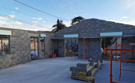 Artisan Macon rapide spécialiste de la construction de maison individuelle à Volx dans le 04 Volx 04 PESCE BENOIT BATIMENT